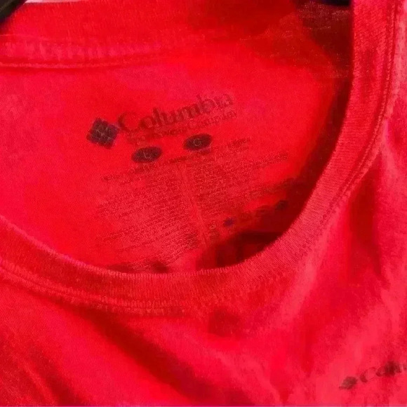 Columbia Short Sleeve Shirt Red with Black and White Graphic on Back Size L - Picture 3 of 3